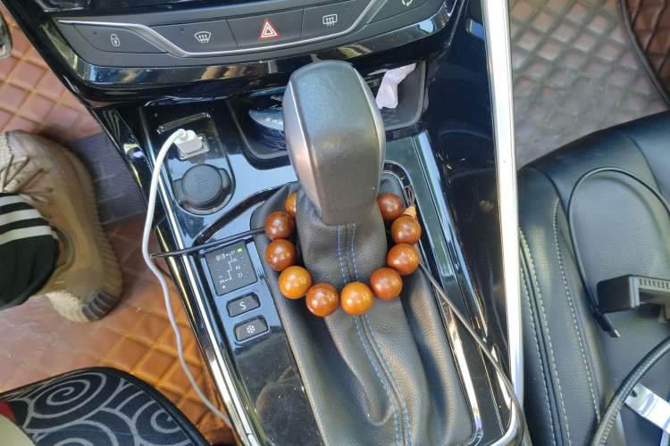 Used Peugeot 308 2018 1.6L Automatic Luxury Edition Gear Lever