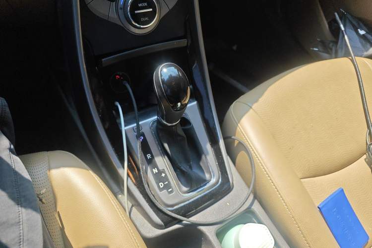 Used Hyundai Elantra (5th Generation / Langdong) 2012 1.6L Automatic Prestige Model Gear Lever