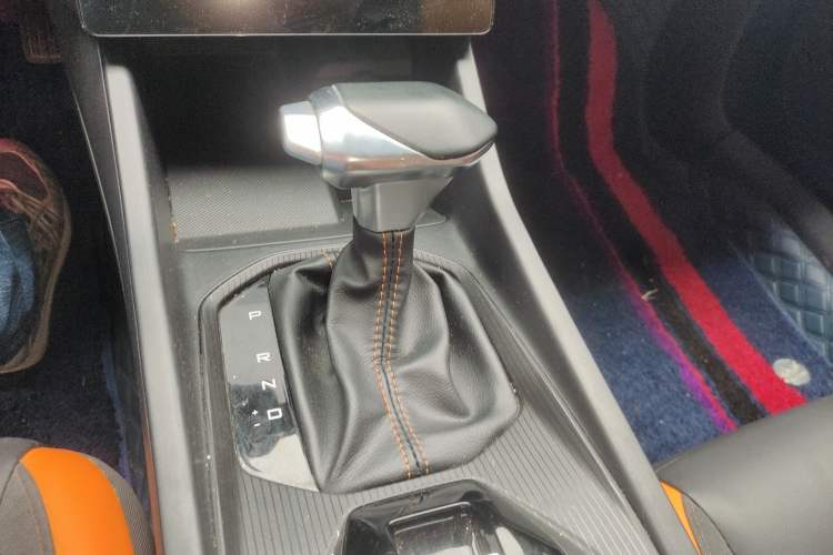 Used Dongfeng Aeolus Yixuan 2023 Mach Edition 1.5T Automatic Champion Version Gear Lever