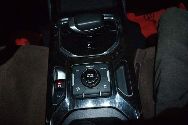 Used Geely Auto Haoyue 2022 1.8TD DCT Luxury 7-Seater Gear Lever