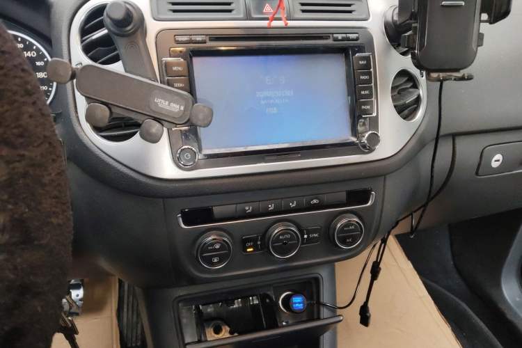 Used Volkswagen Tiguan 2013 1.8 TSI Automatic Two-Wheel Drive Comfort Edition Audio And AC Panel