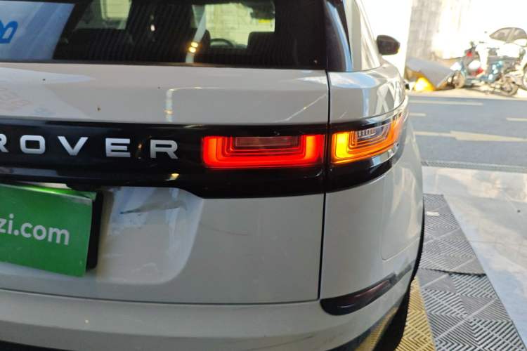 Used Land Rover Range Rover Velar 2019 250 PS R-DYNAMIC S