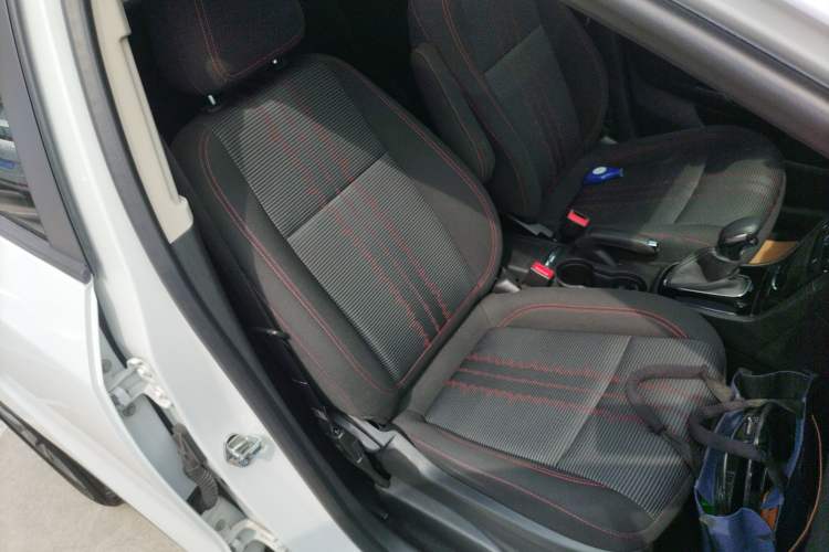 Used Buick Encore 2017 18T Automatic Two-Wheel Drive Urban Fashion Model
