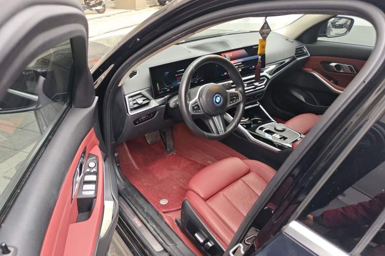 Used BMW i3 2022 eDrive 35 L
