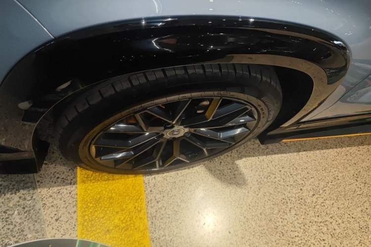 Used CHANGAN UNI-T 2022 1.5T Sport Edition Premium Version Left Front Wheel Hub