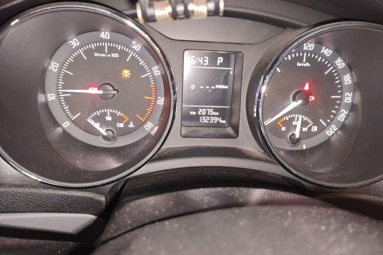 Used Skoda Superb 2013 1.4TSI DSG Sport Edition Odometer Close Up