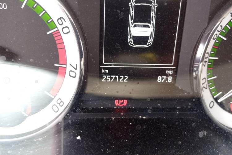 Used Skoda Octavia 2022 1.5L Manual Comfort Edition Odometer Close Up