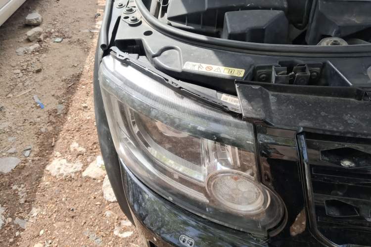Used Land Rover Discovery  Right Front Headlight