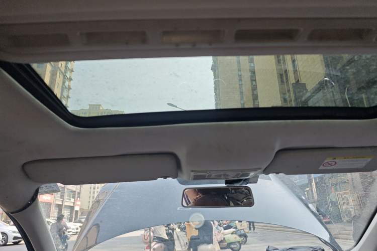 Used Volkswagen Jetta 2015 1.6L Manual Comfort Model Headliner