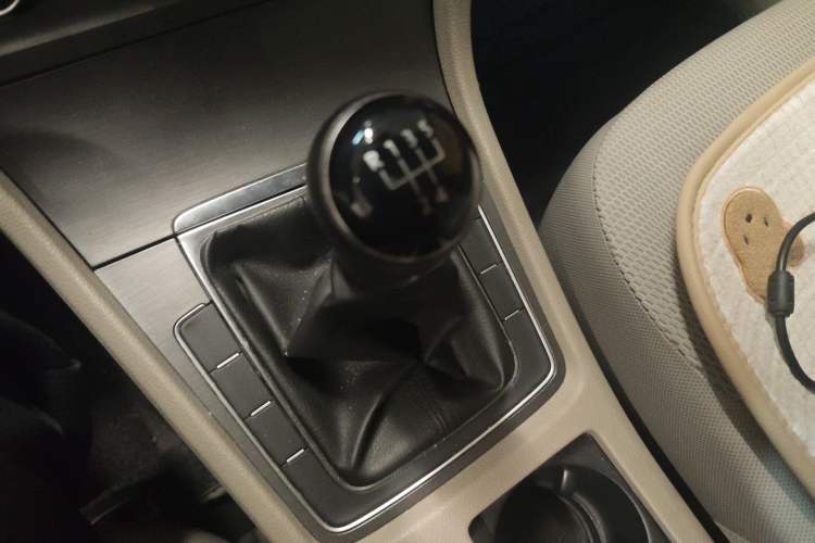 Used Volkswagen Golf 2014 1.4 TSI Manual Comfort Model Gear Lever