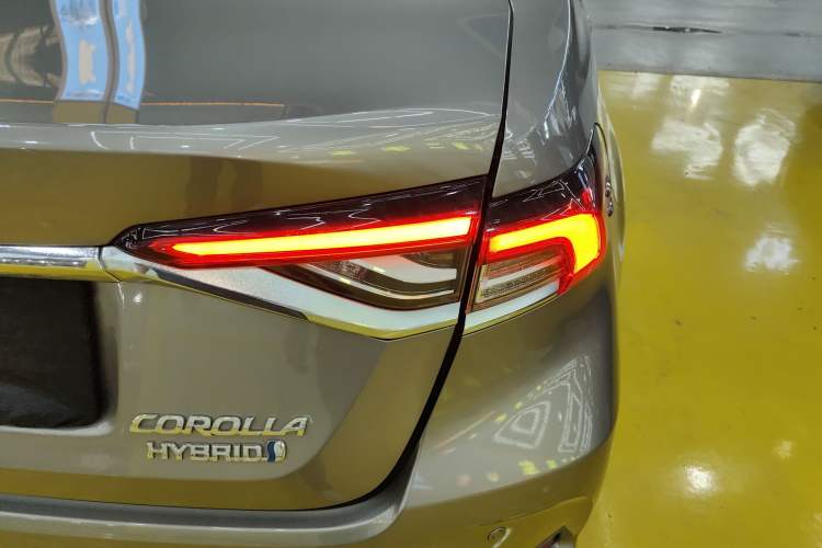 Used Toyota Corolla 2021 Dual-Motor 1.8L E-CVT Elite Edition