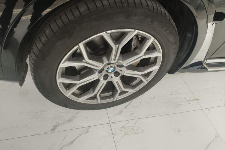 Used BMW X7 2023 xDrive40i Luxury Package with Leading Features