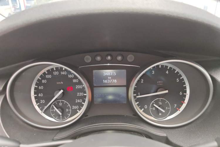 Used Mercedes-Benz R-Class 2014 R 320 4MATIC Business Model Instrument Cluster