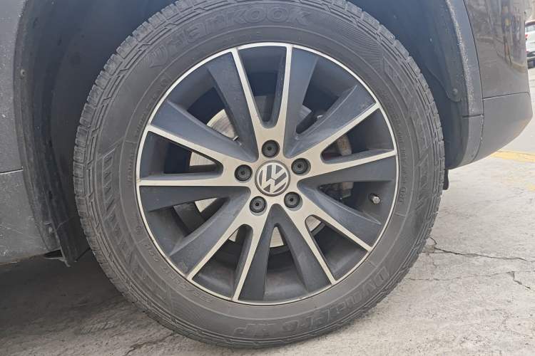Used Volkswagen Tiguan 2016 300TSI Automatic All-Wheel Drive Luxury Edition Right Front Wheel Hub