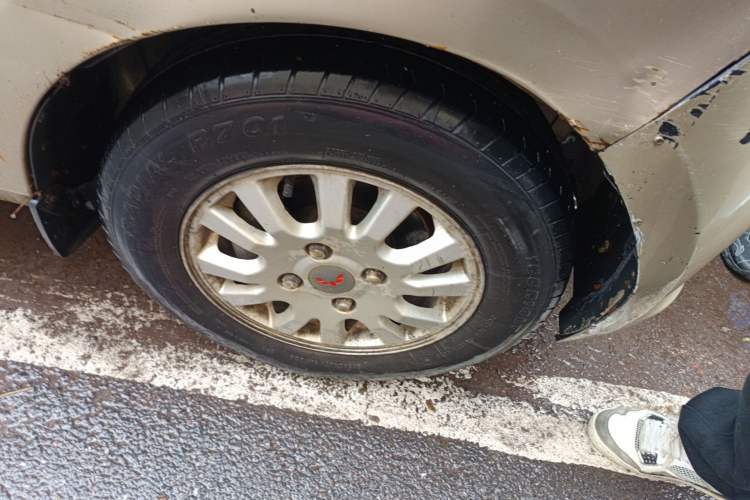 Used Wuling Rongguang V 2018 1.5L Standard Version Right Front Wheel Hub