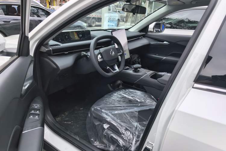 Used CHANGAN Eado 2025 Blue Whale 1.5T 500Bar Prestige Model Driver Seat