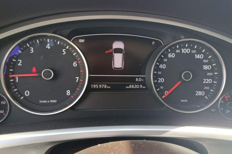 Used Volkswagen Touareg 2011 3.0 TSI High-End Version Instrument Cluster