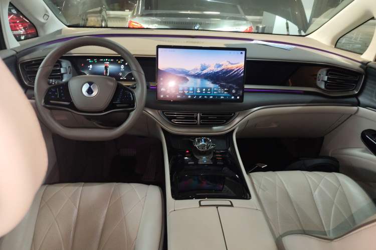 Used Denza D9 2022 DM-i 970 Four-Wheel Drive Flagship Model Center Console