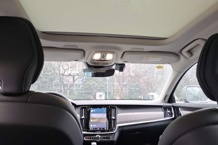 Used Volvo V90 2023 Cross Country B5 AWD Smart Range Edition
