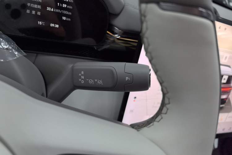 Used Zeekr 7X 2025 100 kWh Long-Range Rear-Wheel Drive with Intelligent Driving Features
