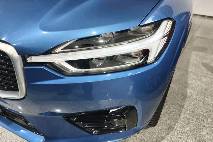 Used Volvo XC60 New Energy 2019 T8 E-Drive Hybrid Intelligent Luxury Sport Edition China VI
