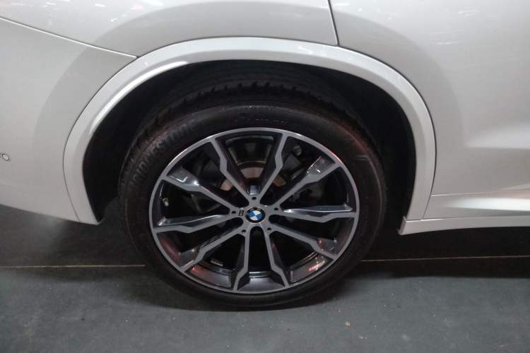 Used BMW X3 2023 xDrive30i Leading Model M Night Edition Package Right Rear Wheel Hub