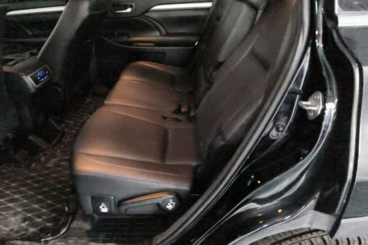 Used Toyota Highlander 2015 2.0T Four-Wheel Drive Luxury Edition 7-Seater
