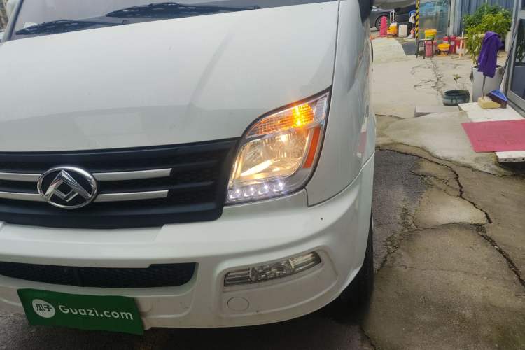 Used SAIC MAXUS Xintu V80 2023 2.0T AMT Classic Aoyuntong Power Version Long Wheelbase Mid-Roof Design 6/7/8/9-Seater