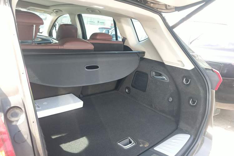 Used Buick Envision 2017 28T Four-Wheel Drive Elite Model Trunk