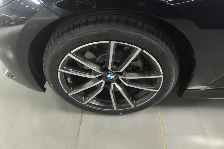 Used BMW 3 Series 2025 325Li M Sport Package Left Front Wheel Hub