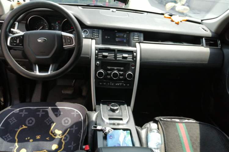 Used Land Rover Discovery Sport 2018 240 PS SE Version Center Console