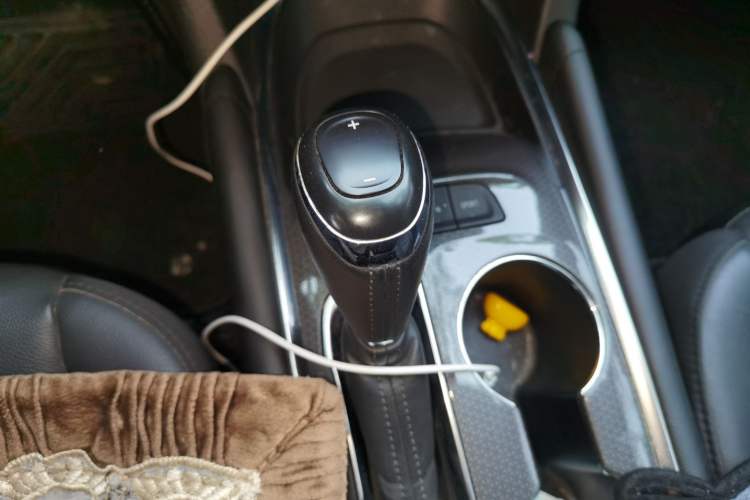 Used Chevrolet Malibu 2017 1.5T Automatic Luxury Edition Gear Lever