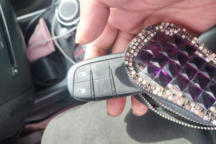 Used Dodge Journey 2013 2.4L Two-Wheel Drive Luxury Version Vehicle Key