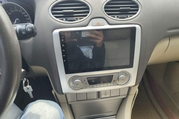 Used Ford Focus 2013 Hatchback Classic 1.8L Manual Fashion Edition Audio And AC Panel