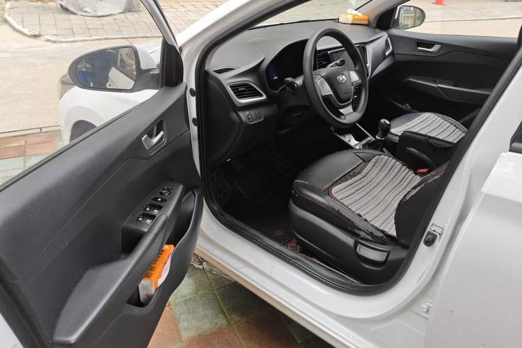 Used Hyundai Verna (new generation) 2016 1.4L Manual Cool Edition GLS Driver Seat