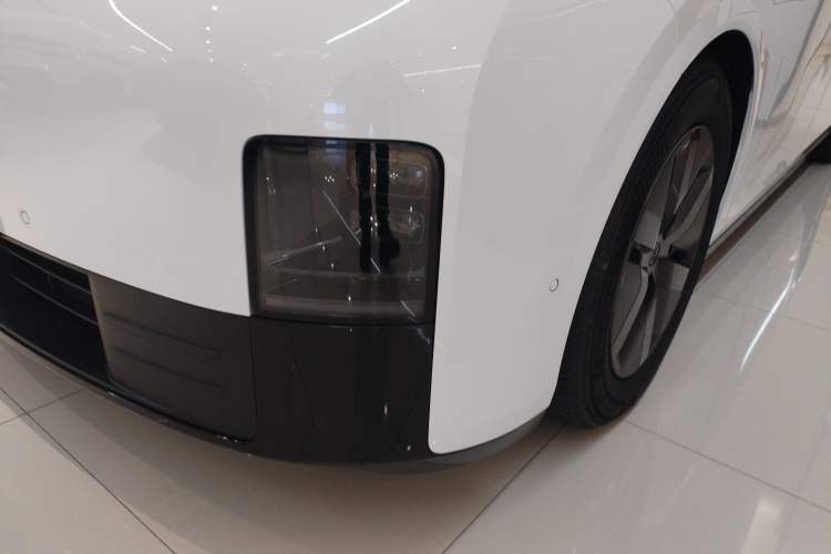 Used Li Auto MEGA 2025 Home Family Special Edition Left Front Headlight