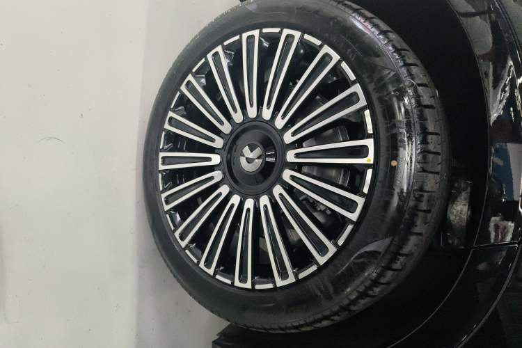 Used Nio ES8 2026 Model 6-seat Executive Luxury Edition Right Rear Wheel Hub