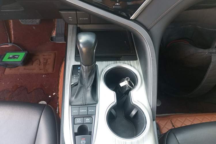 Used Toyota Camry 2019 Dual-Engine 2.5 HG Luxury Edition China VI Standard
