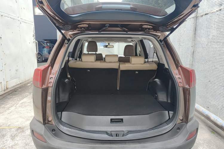 Used Toyota RAV4 2013 2.5L Automatic 4x4 Elite Edition Trunk