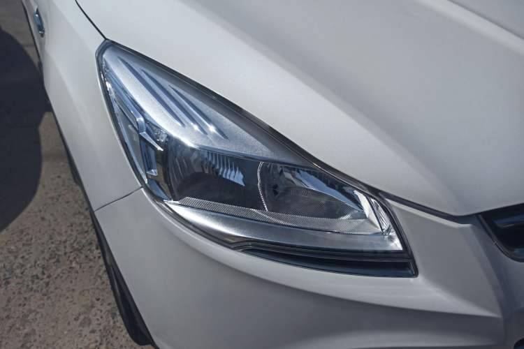 Used Ford Kuga 2013 2.0L GTDi Four-Wheel-Drive Elite Model Right Front Headlight