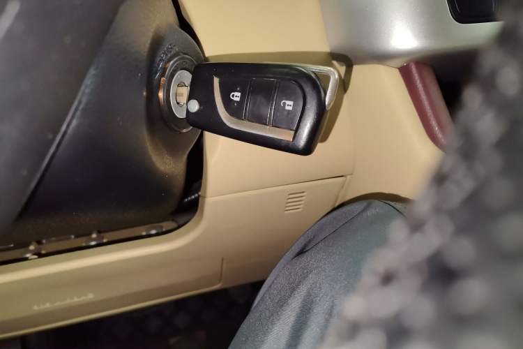 Used Toyota Highlander 2017 2.0T Two-Wheel Drive Elite Version 7 Seats