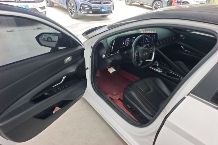 Used Hyundai Elantra 2021 1.5L CVT LUX Prestige Edition Driver Seat