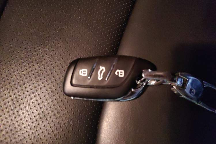 Used Roewe i5 2020 1.5L Automatic 4G Connect Luxury Flagship Edition Vehicle Key