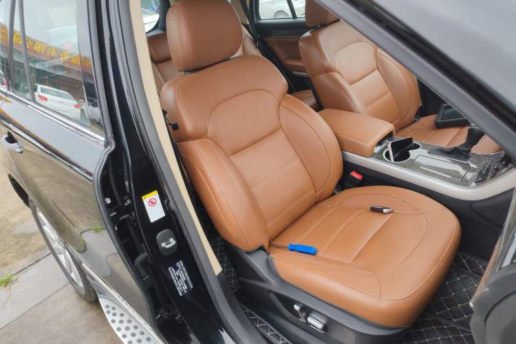 Used Haval H8 2015 2.0T Two-Wheel-Drive Luxury Version Right Front Seat