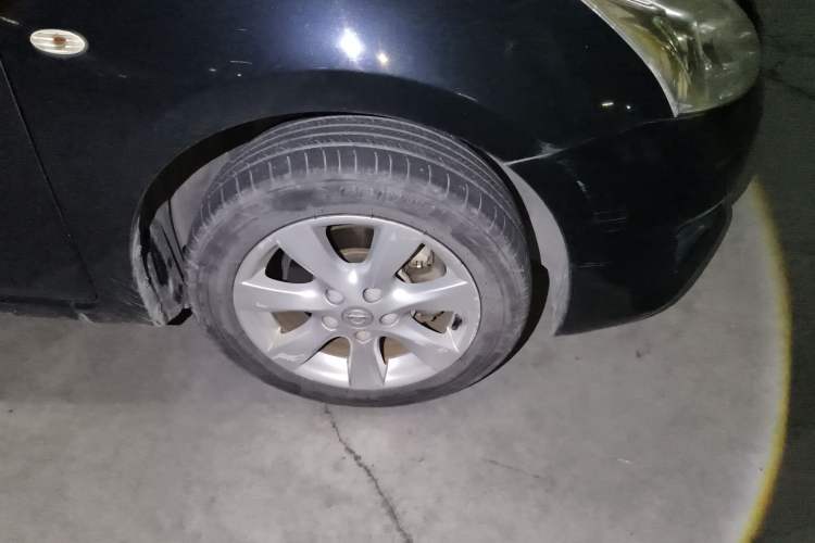 Used Nissan Tiida 2011 1.6L CVT Smart Version Right Front Wheel Hub