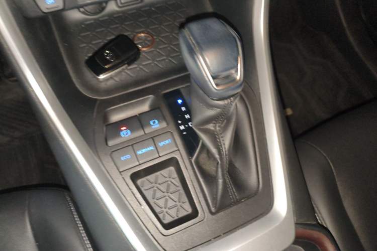 Used Toyota RAV4 2021 2.0L CVT Two-Wheel Drive Fashion PLUS Edition
