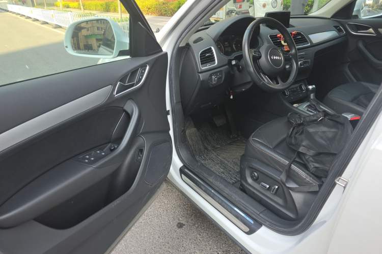 Used Audi Q3 2018 30th Anniversary Edition 30 TFSI Fashion Model Interior 3