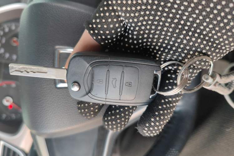 Used Baojun 310W 2017 1.5L Manual Comfort Version China VI Emission Standard
