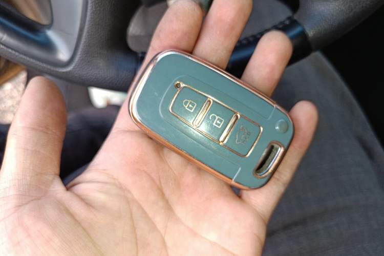 Used Hyundai Sonata 2011 2.0L Automatic Luxury Edition Vehicle Key