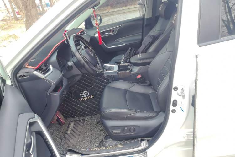 Used Toyota Wildlander 2020 2.0L CVT 4x4 Luxury Edition